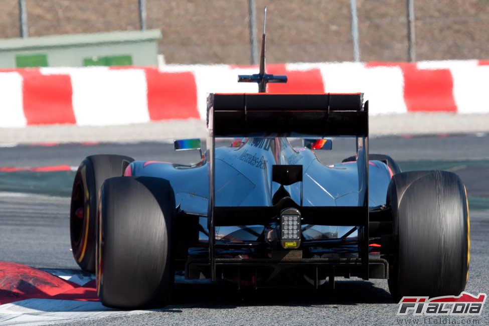 Vista trasera del McLaren de Lewis Hamilton