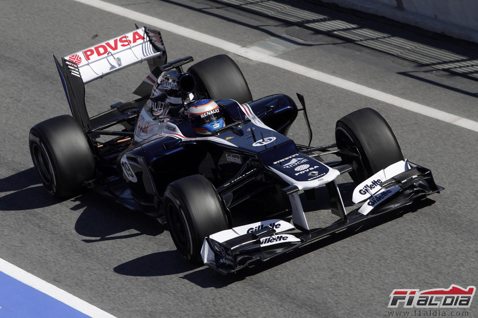 Bottas sale de boxes en los test de Barcelona