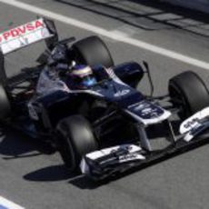 Bottas sale de boxes en los test de Barcelona