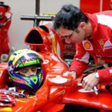 Felipe Massa sentado en el Ferrari F2012 en Barcelona