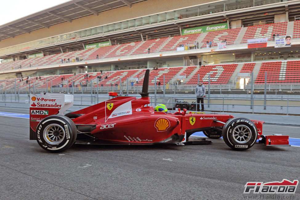 Felipe Massa sale a pista con el Ferrari F2012