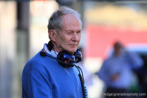 Helmut Marko en el 'pit lane' de Montmeló