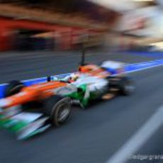 Paul di Resta sale de boxes pisando a fondo