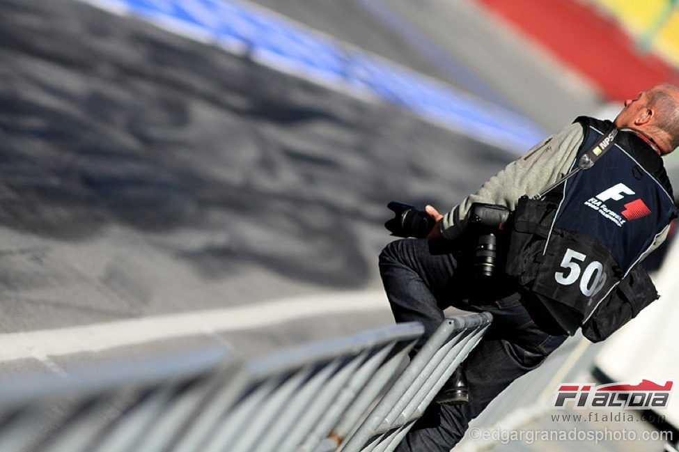Fotógrafos en los test de Fórmula 1
