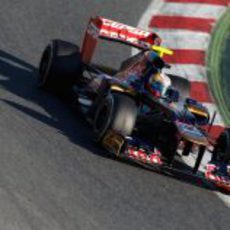 Jean-Eric Vergne con el Toro Rosso en los test de Barcelona