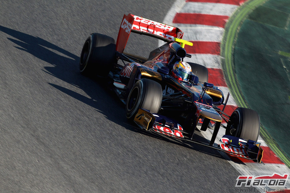 Jean-Eric Vergne con el Toro Rosso en los test de Barcelona