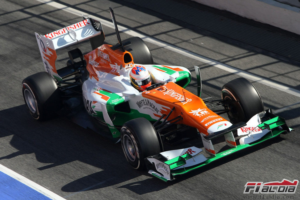 Di Resta al volante del VJM05 en Barcelona