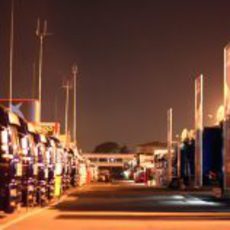 El 'paddock' del Circuit de Catalunya al caer la noche