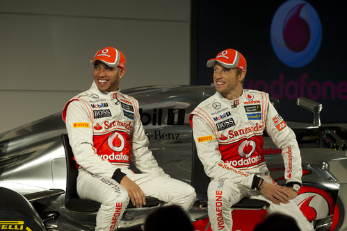 Lewis Hamilton y Jenson Button felices en la presentación del MP4-27