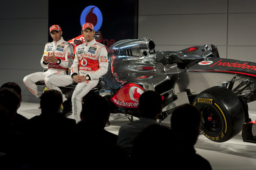 Button y Hamilton responden a la prensa en Woking