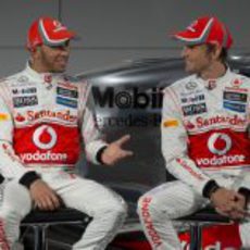 Lewis Hamilton y Jenson Button en Woking