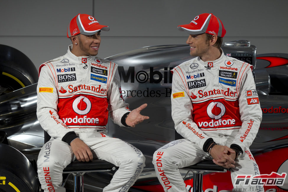 Lewis Hamilton y Jenson Button en Woking