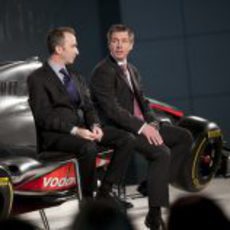 Paddy Lowe y Tim Goss en la presentación del McLaren de 2012