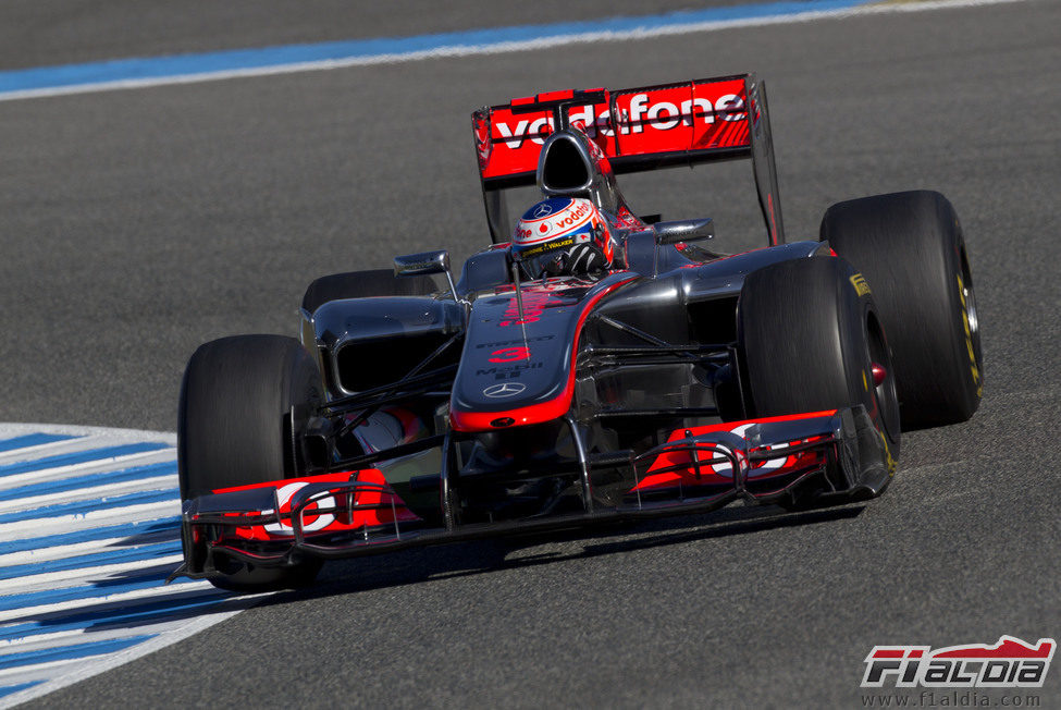 Button rueda con el McLaren en Jerez