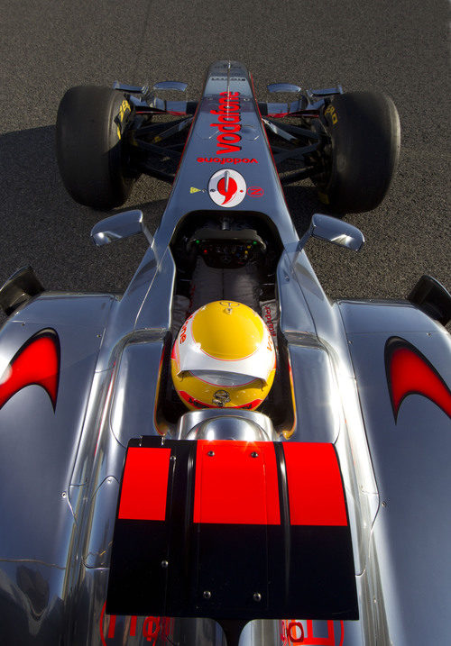 Plano superior de Lewis Hamilton en el McLaren