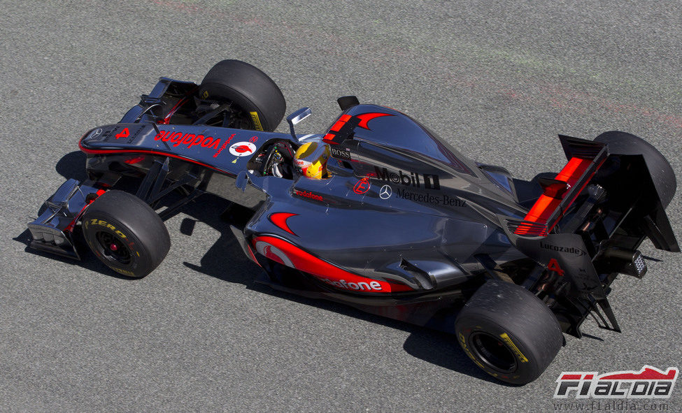 Hamilton rueda con el MP4-27 en Jerez