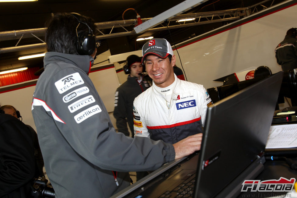 Kamui Kobayashi se divierte en los test de Barcelona