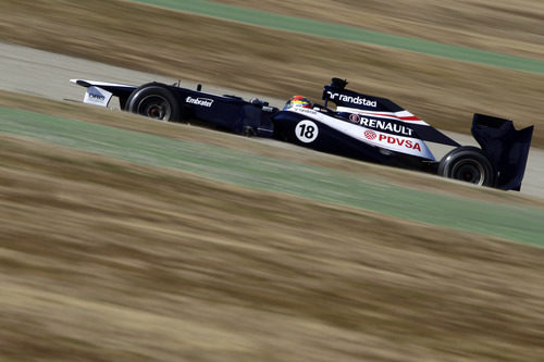 Maldonado rueda en los test de Barcelona con el FW34