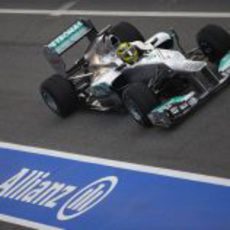 Rosberg a pista con el Mercedes W03