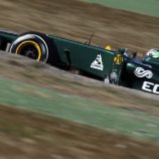 Kovalainen rueda con el Caterham en Barcelona