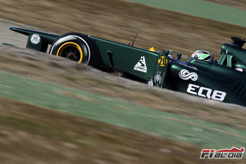 Kovalainen rueda con el Caterham en Barcelona