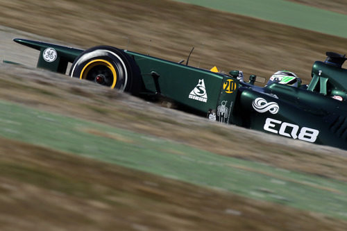 Kovalainen rueda con el Caterham en Barcelona