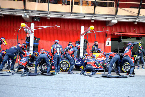 Cambio de neumáticos para Mark Webber en Barcelona