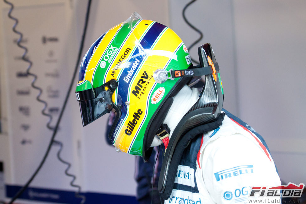 Bruno Senna en su box de Barcelona