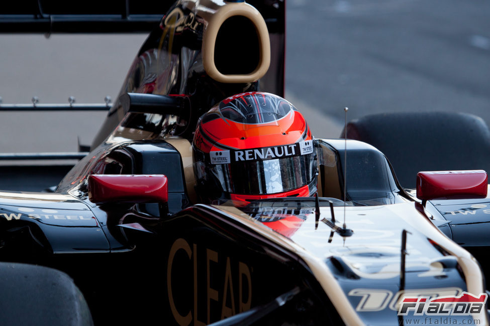 Romain Grosjean en su Lotus en Barcelona