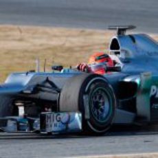 Schumacher al volante del W03 en Montmeló