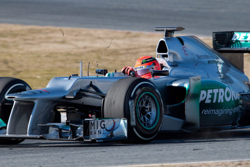 Schumacher al volante del W03 en Montmeló