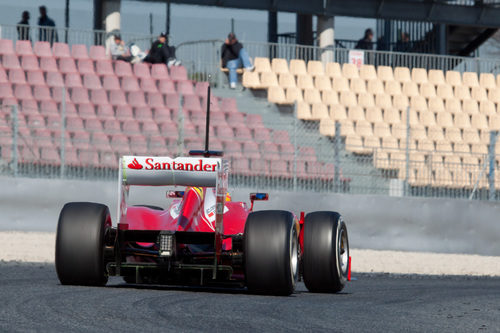 Alonso sobre el asfalto de Montmeló