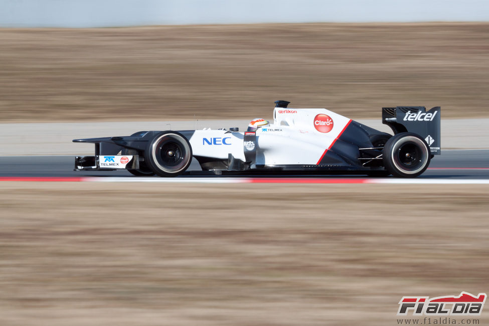 Sergio Pérez con el Sauber en pretemporada