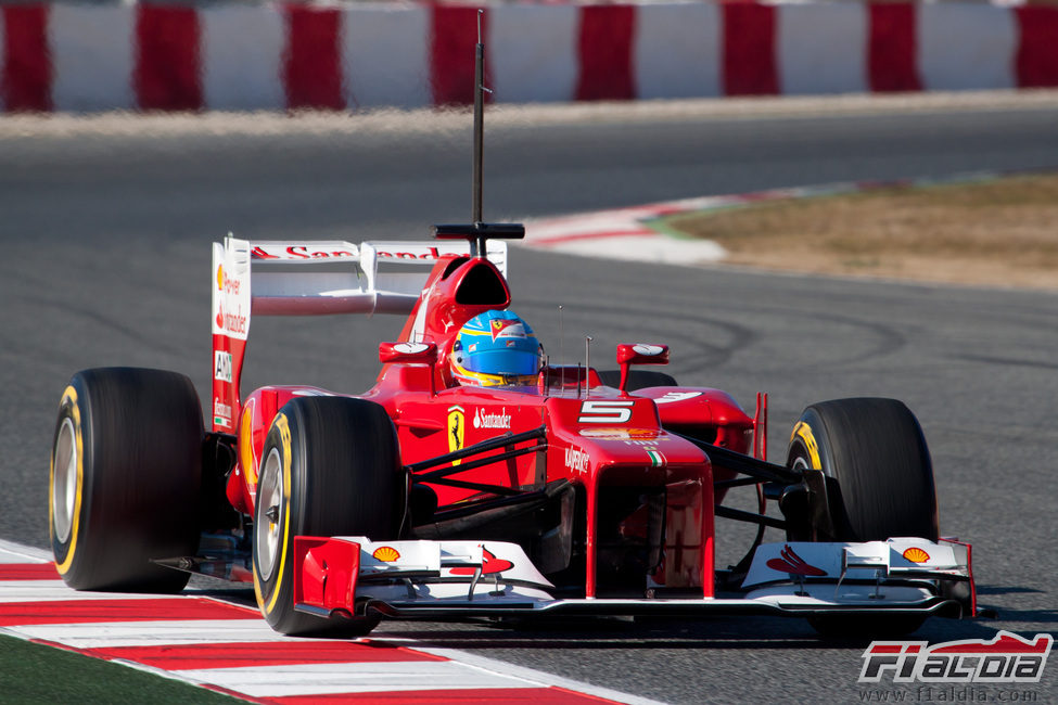 Fernando Alonso rueda en la pretemporada 2012