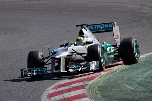 Nico Rosberg se sube por los pianos en Montmeló