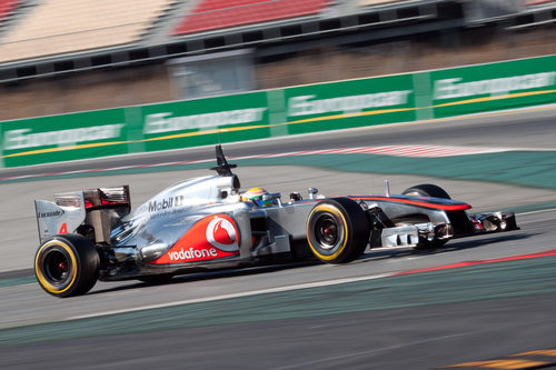 Lewis Hamilton con el MP4-27 en los test