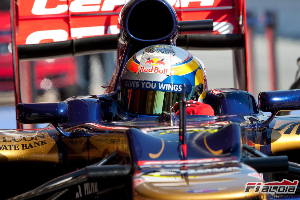 Jean-Eric Vergne en el STR7 en los test