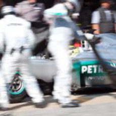 Parada en boxes para el Mercedes de Rosberg