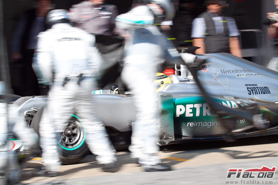 Parada en boxes para el Mercedes de Rosberg