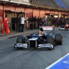 Maldonado y Massa en el 'pit-lane' de Montmeló