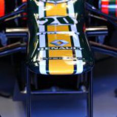 El Caterham CT01 en su box de Barcelona