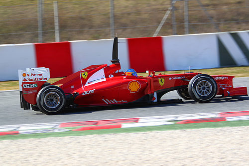 Fernando Alonso con el F2012 en Barcelona