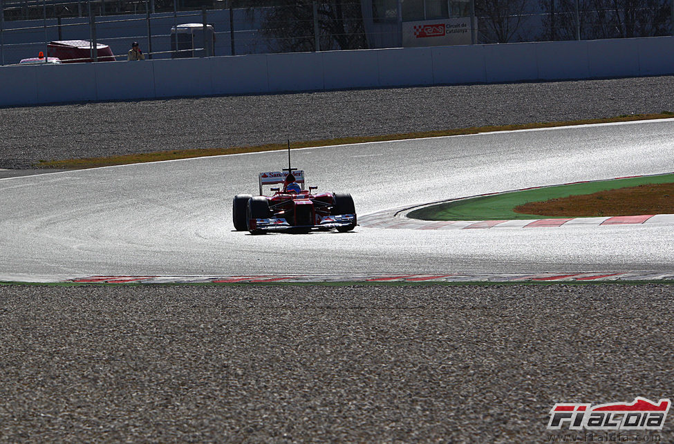 Alonso rueda en Montmeló con el F2012