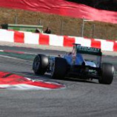 Michael Schumacher con el W03 en Barcelona