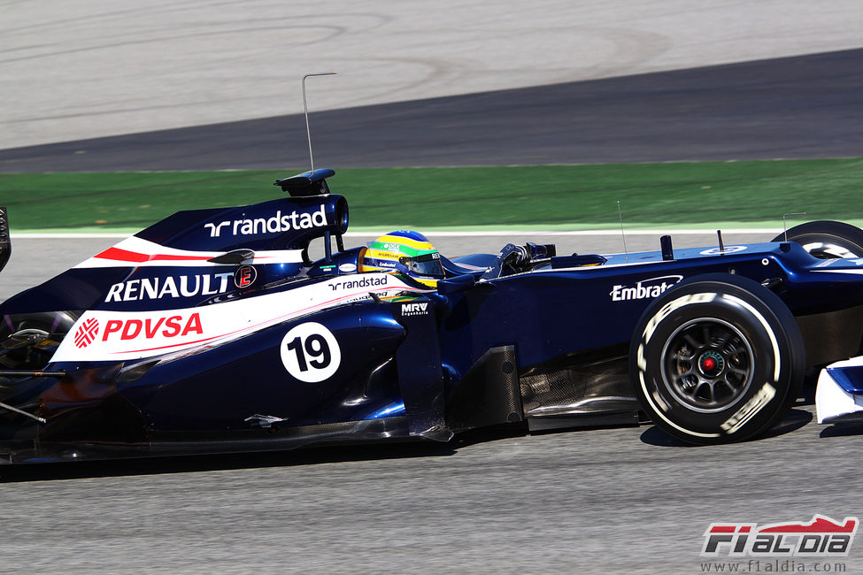 Bruno Senna al volante del FW34 en los test