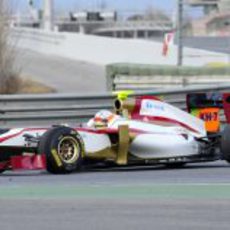 Narain Karthikeyan prueba el nuevo HRT F112