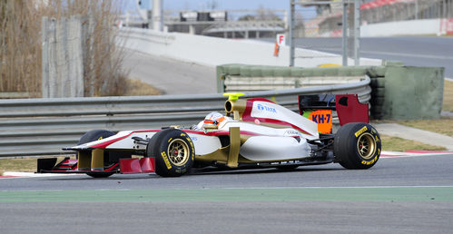 Narain Karthikeyan prueba el nuevo HRT F112