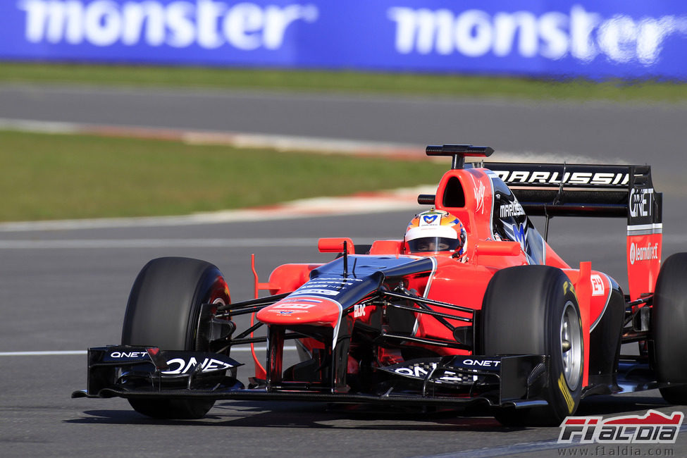 Glock al volante del Marussia MR01 en Silverstone