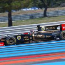 María de Villota pilota el R29 en Paul Ricard