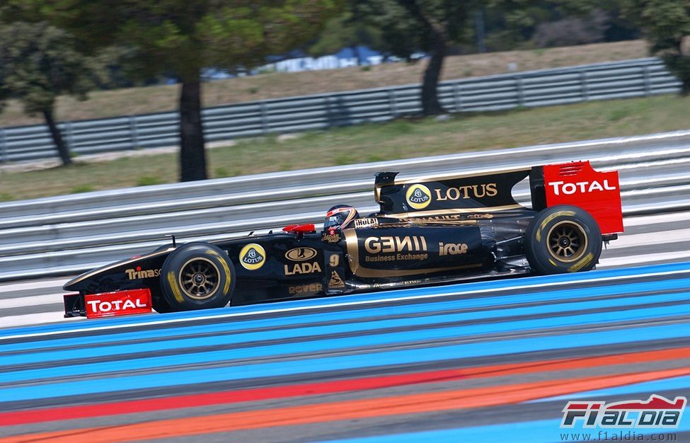 María de Villota pilota el R29 en Paul Ricard